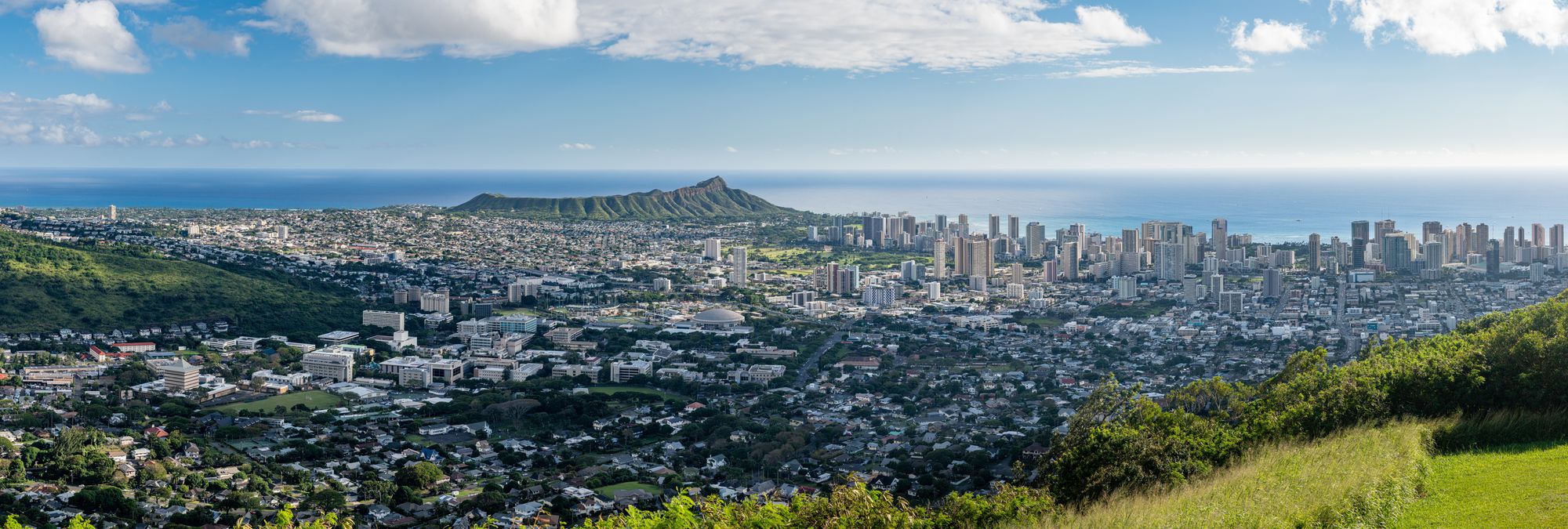 Panoramic view of Honolulu and Diamond Head from the Tantalus Lookout